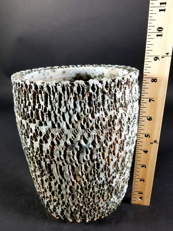 Beautiful handcrafted ceramic plant pot(L)