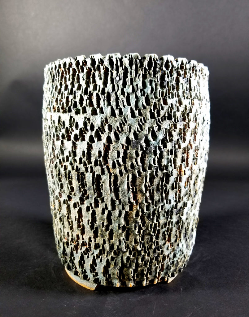 Beautiful handcrafted ceramic plant pot(L)
